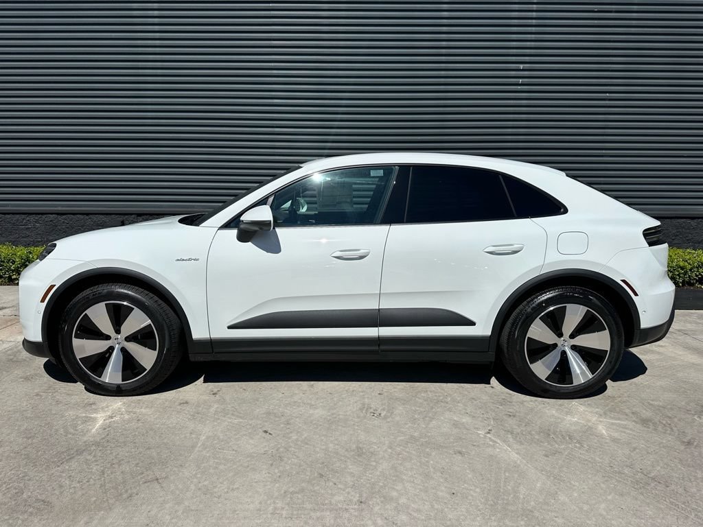 Used 2026 Porsche Macan Electric RWD image 2