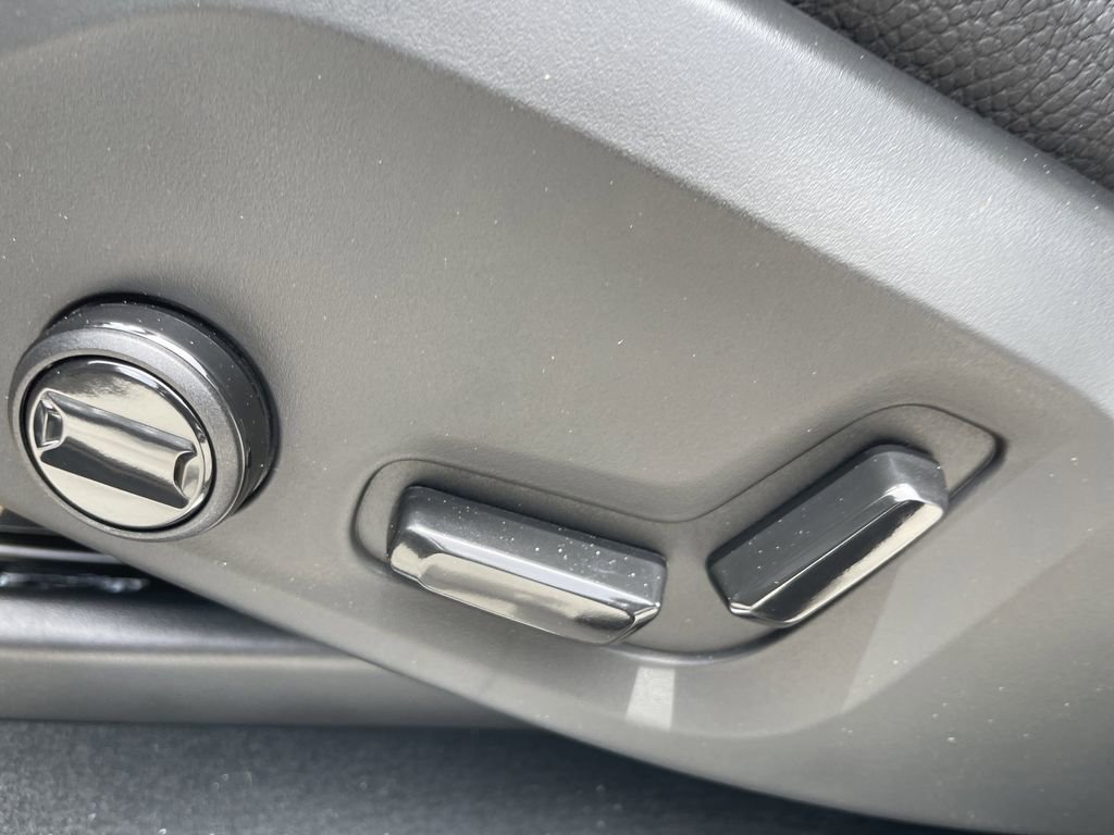 Used 2025 Volvo XC90 B6 Plus image 12