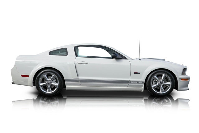 Used 2007 Ford Mustang GT RWD image 2