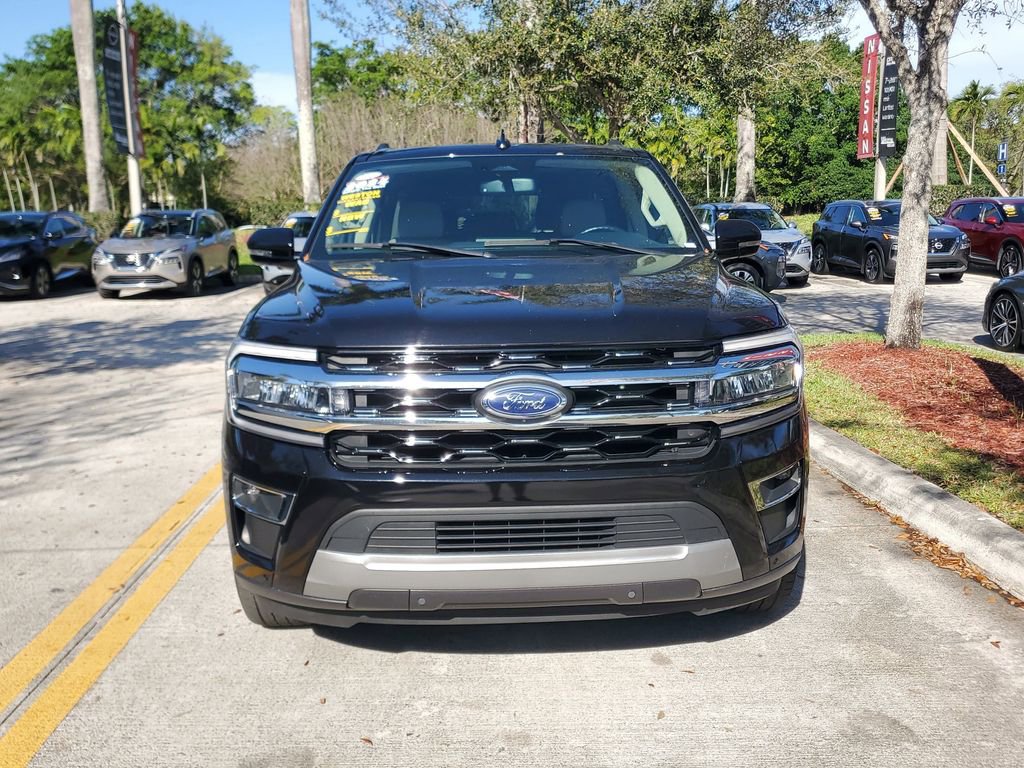 Used 2024 Ford Expedition Max Limited AWD/4WD image 2