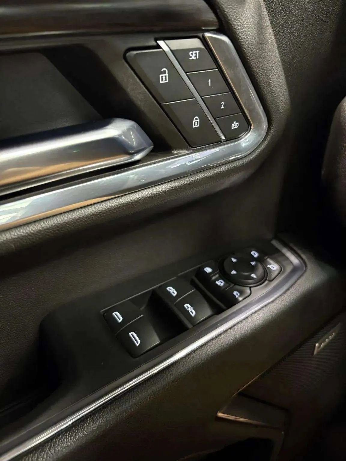 Used 2024 GMC Sierra 2500 SLT w/ SLT Convenience Package image 28