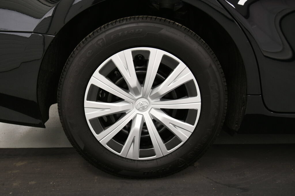 Used 2022 Toyota Camry LE FWD image 28