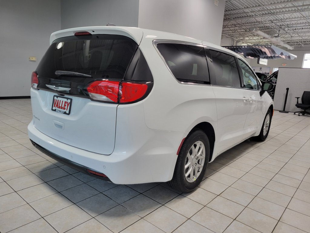 New 2027 Chrysler Pacifica LX FWD image 8