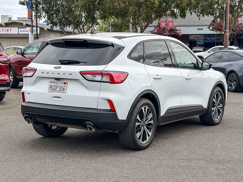 Used 2022 Ford Escape SE w/ SE Sport Appearance Package FWD image 4