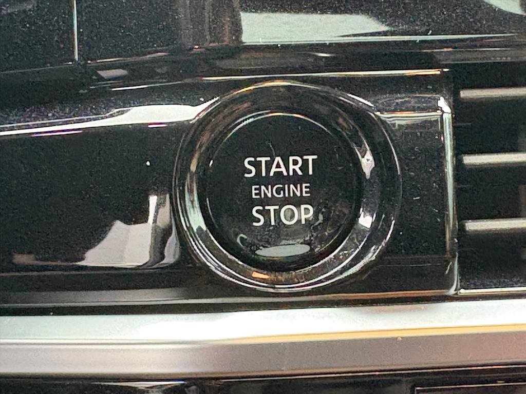 Used 2025 Nissan Pathfinder Platinum image 15