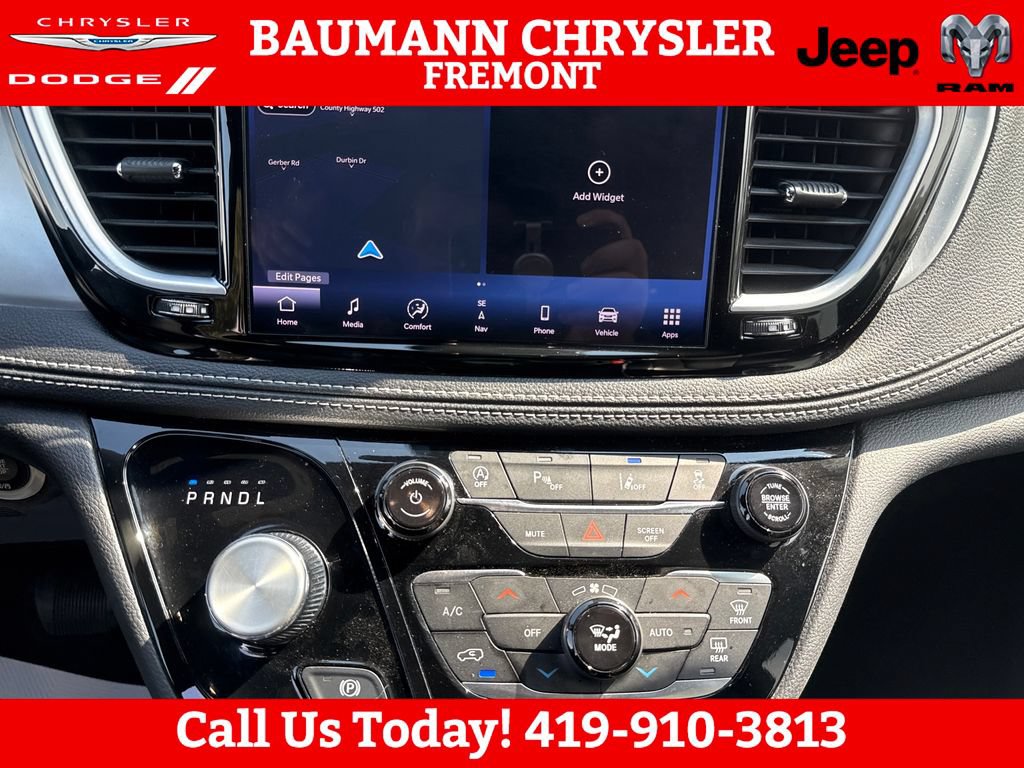 Used 2025 Chrysler Pacifica Limited FWD image 22