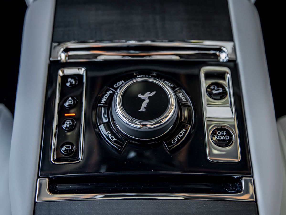 Certified 2024 Rolls-Royce Cullinan w/ Cullinan Package image 20