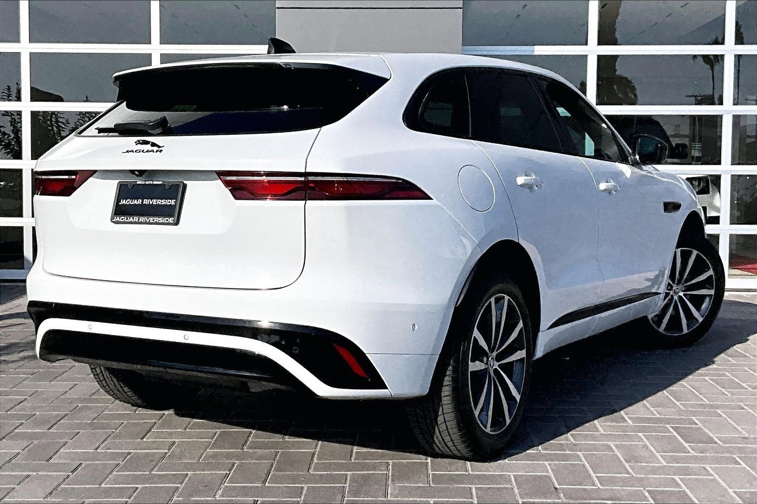 Certified 2025 Jaguar F-PACE R-Dynamic S AWD/4WD image 12