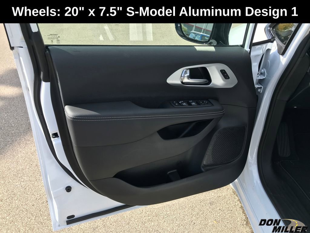 New 2026 Chrysler Pacifica Limited w/ S Appearance Package image 10