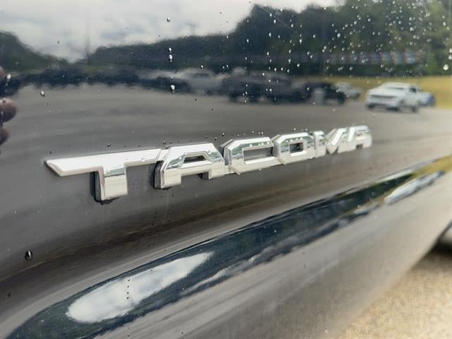 Used 2021 Toyota Tacoma SR5 AWD/4WD image 14