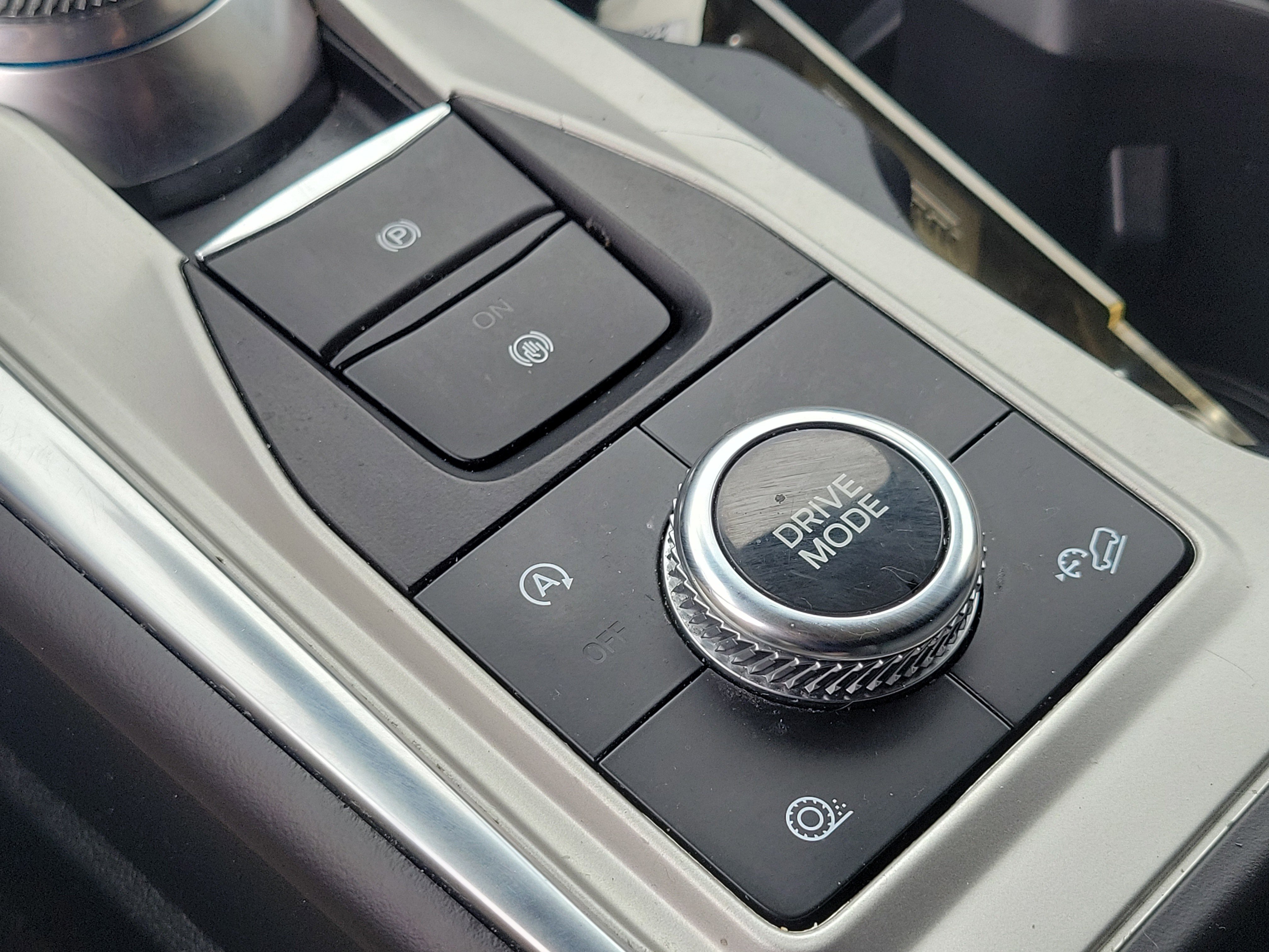 Used 2022 Ford Explorer Limited image 30