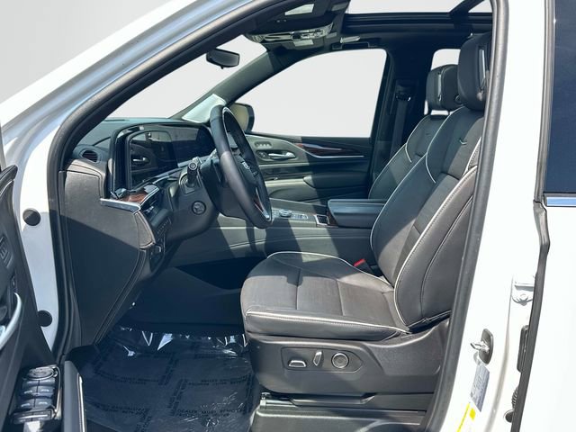 Used 2024 Cadillac Escalade Premium Luxury w/ Performance Package image 16