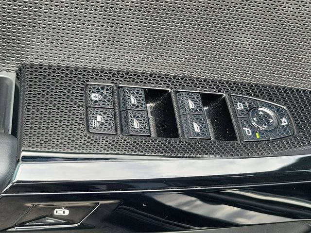 Used 2025 BMW 740i RWD image 19