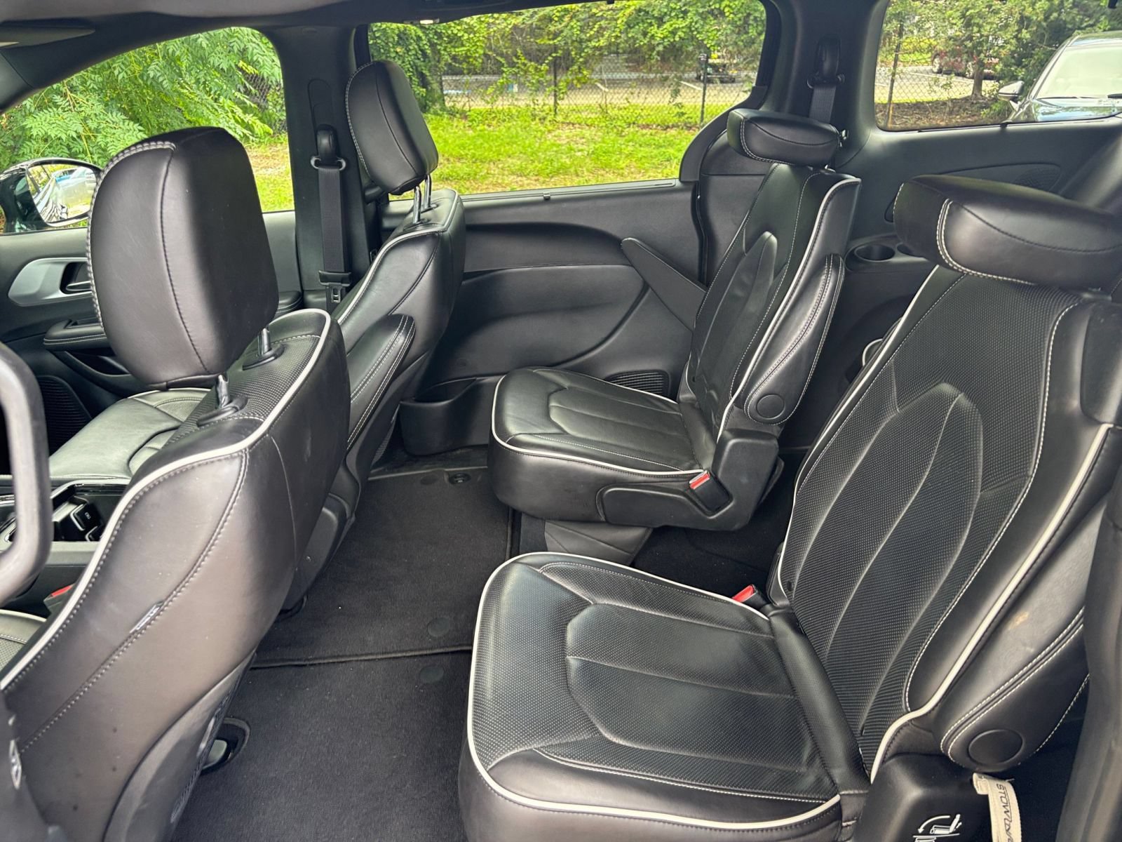 Used 2025 Chrysler Pacifica Limited FWD image 28