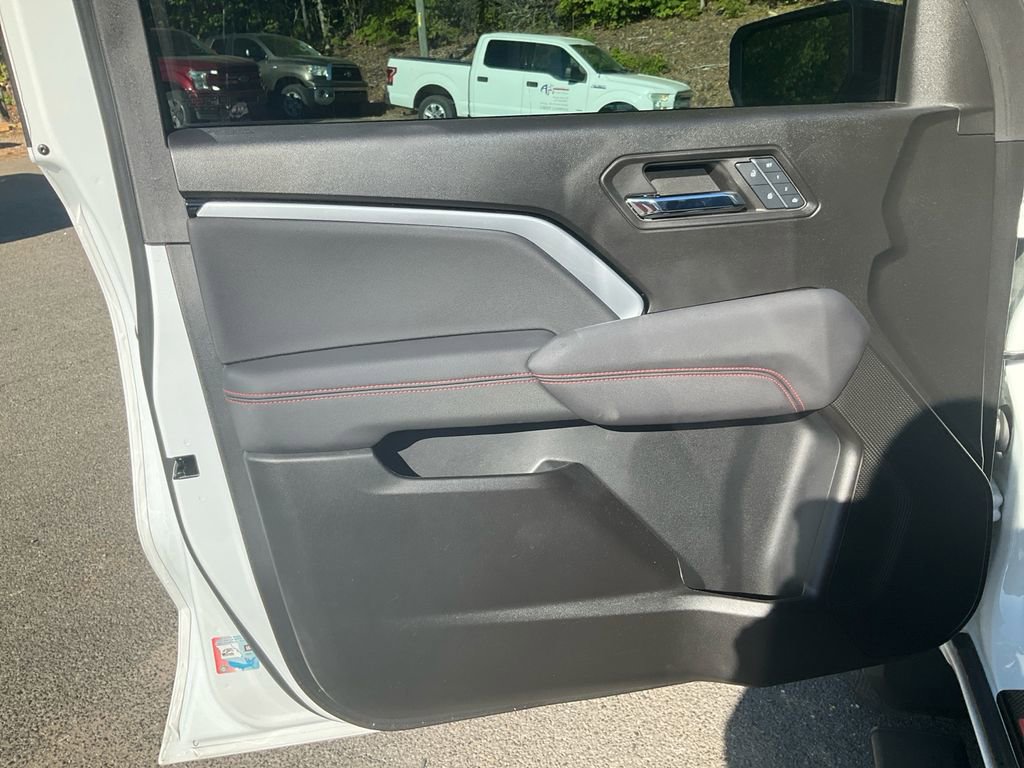 Used 2024 Chevrolet Colorado Z71 w/ Z71 Convenience Package 2 AWD/4WD image 17