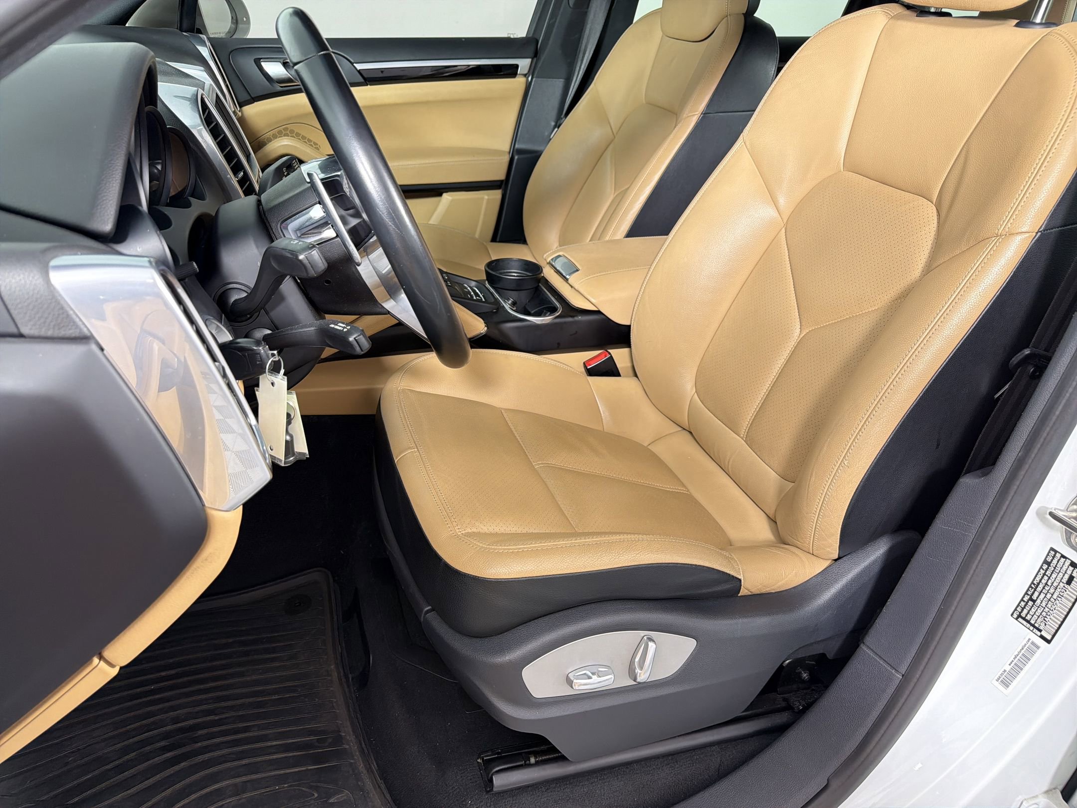 Used 2016 Porsche Cayenne AWD/4WD image 5