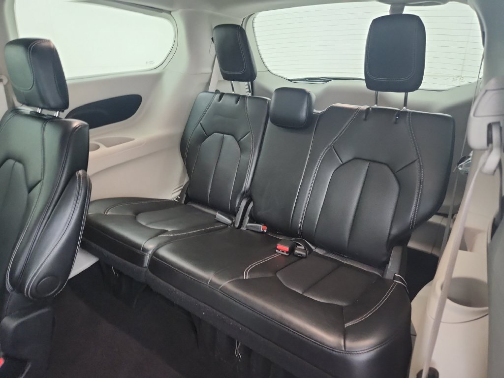 Certified 2024 Chrysler Pacifica Touring-L FWD image 35