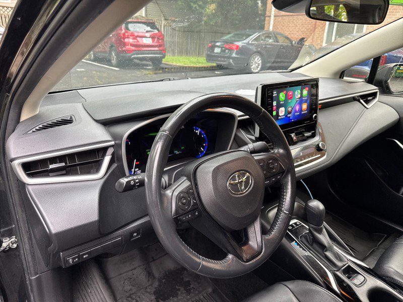 Used 2022 Toyota Corolla LE w/ Premium Interior Package FWD image 16