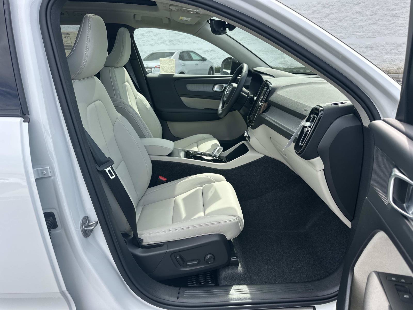 New 2026 Volvo XC40 B5 Plus w/ Protection Package Premier AWD/4WD image 20