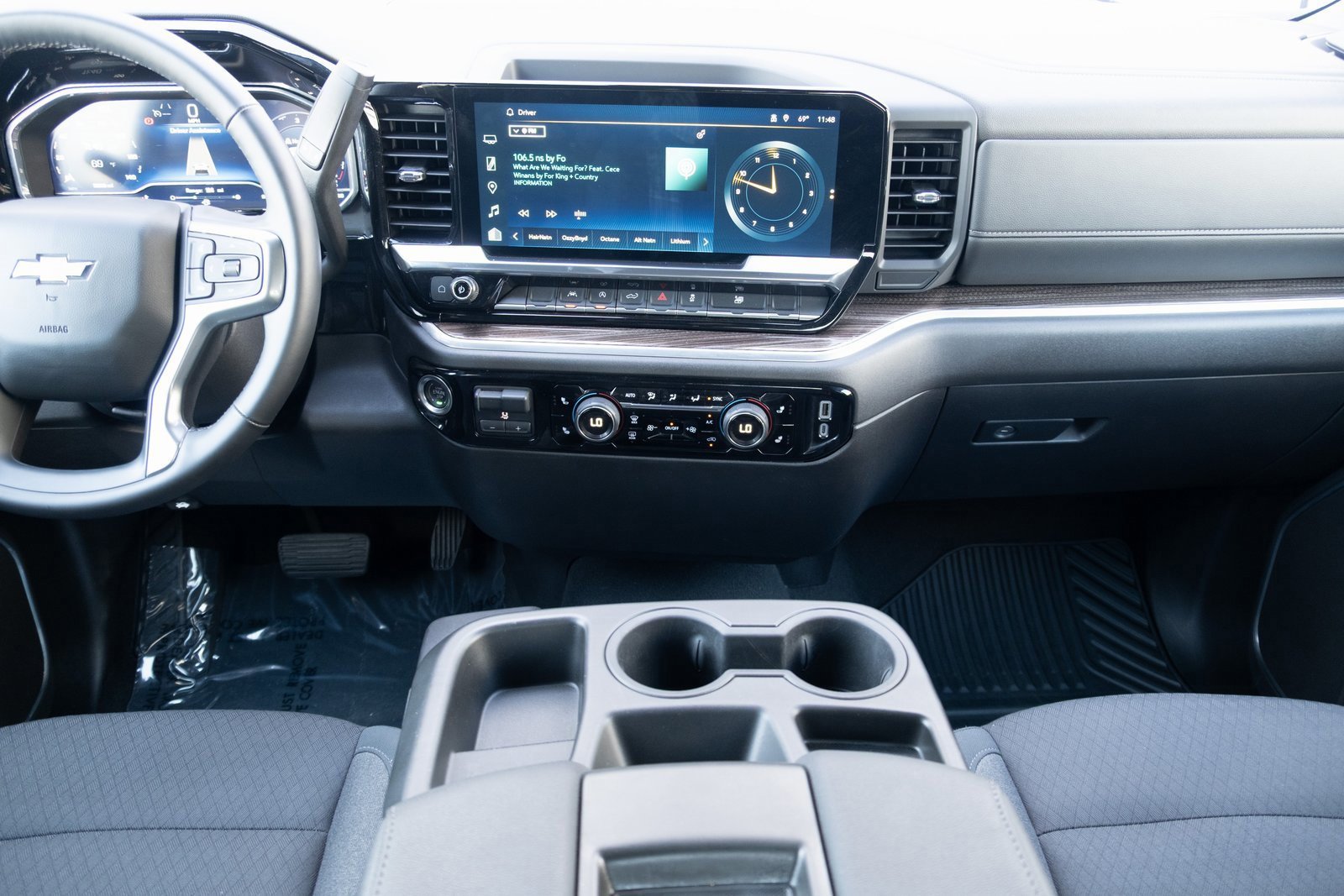 Used 2025 Chevrolet Silverado 1500 LT image 16