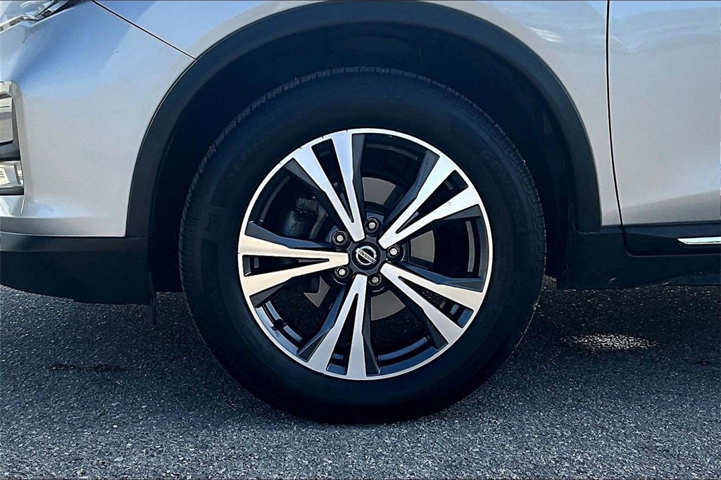 Used 2017 Nissan Rogue SL w/ SL Premium Package image 13