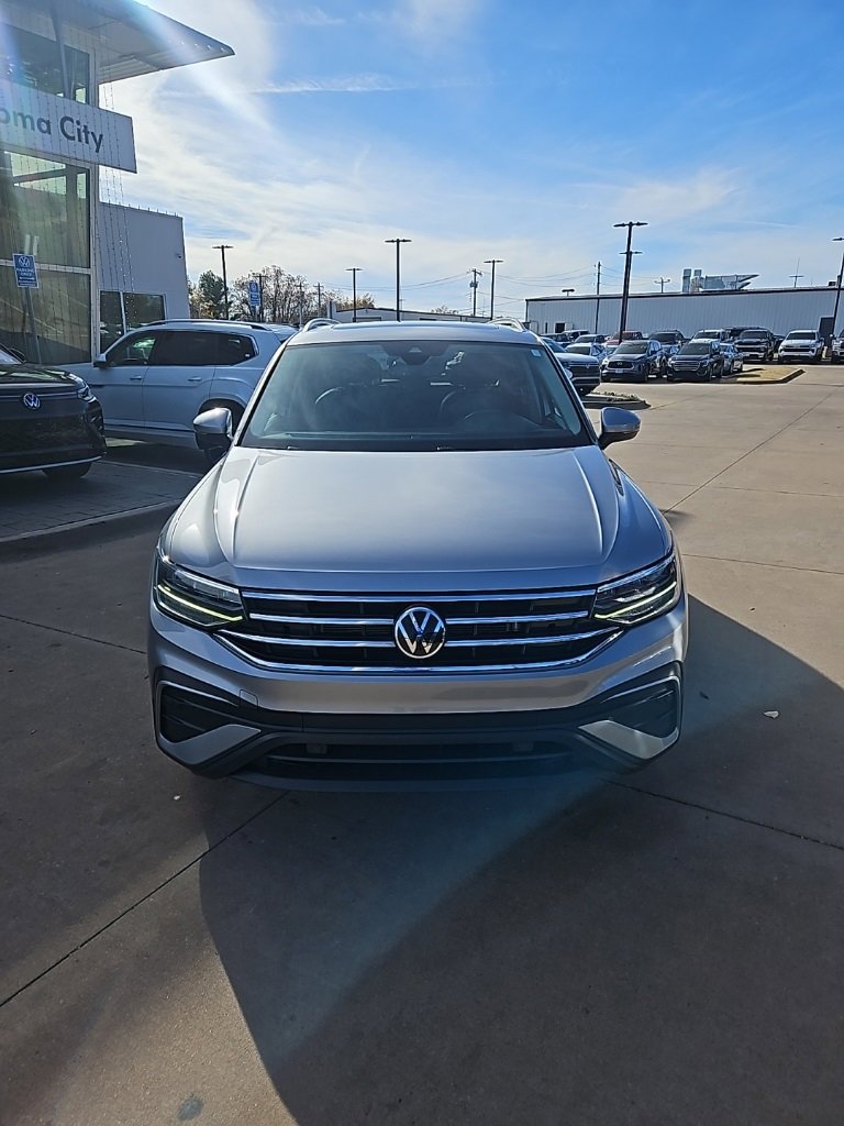 Used 2022 Volkswagen Tiguan SE image 2