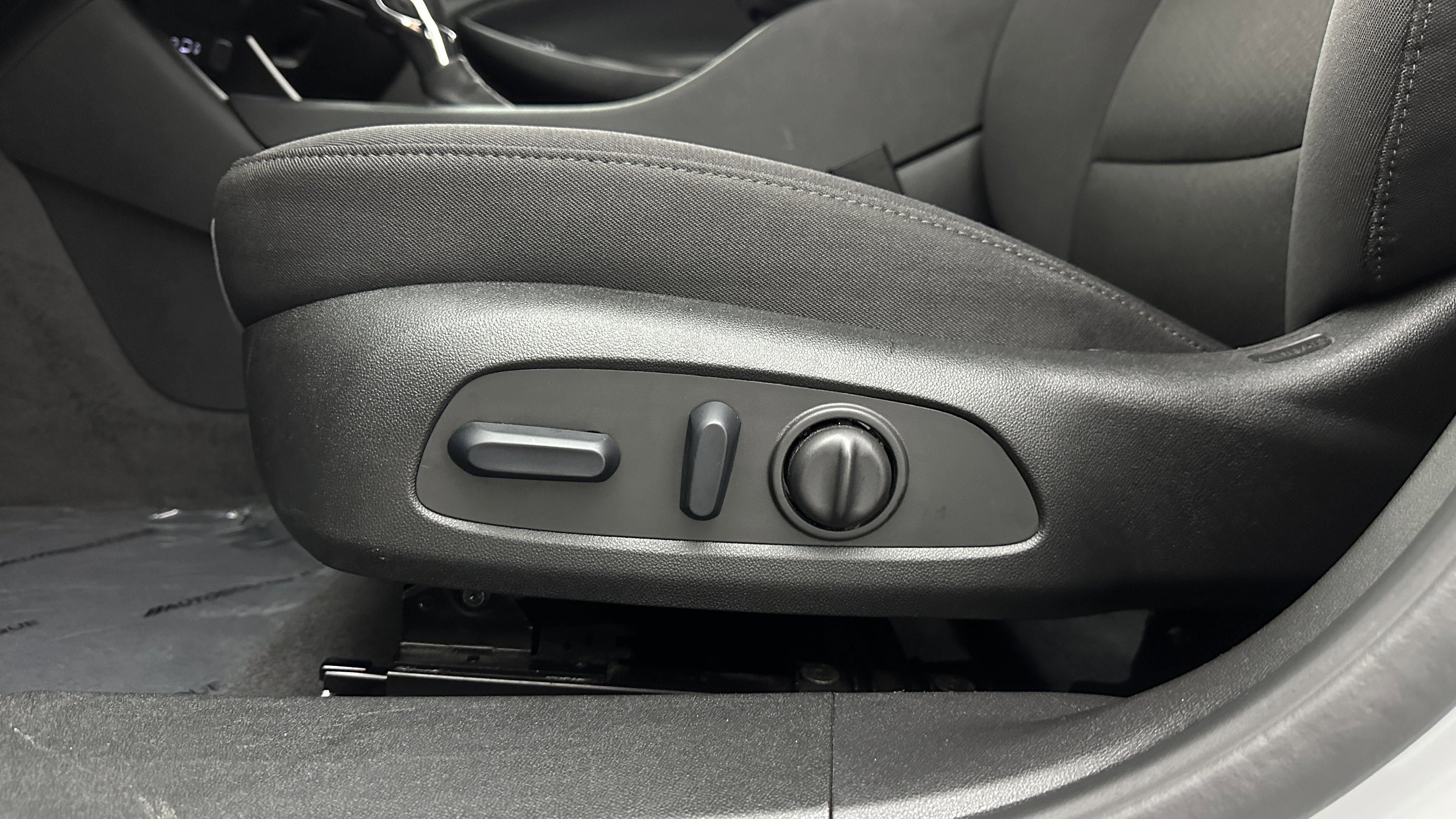 Used 2025 Chevrolet Malibu LT image 25