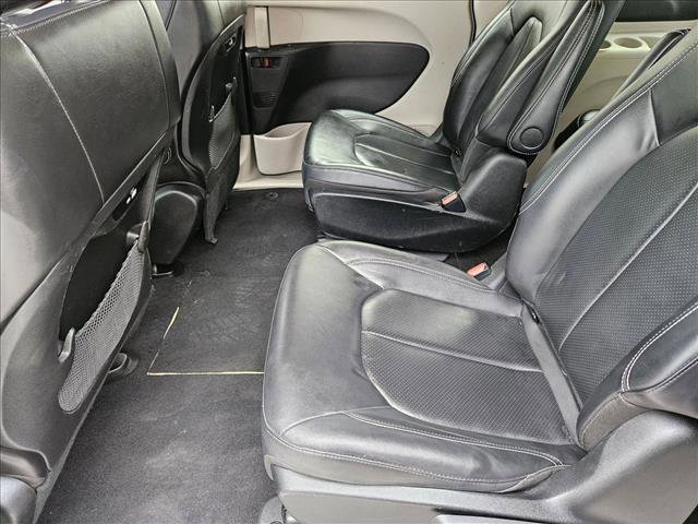 Used 2024 Chrysler Pacifica Select image 18