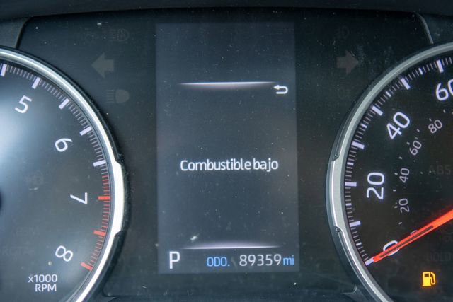 Used 2022 Toyota RAV4 LE AWD/4WD image 32