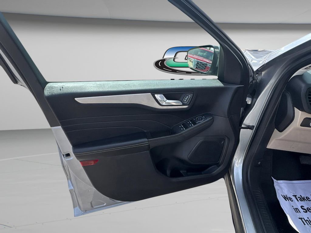 Used 2021 Ford Escape SE image 17