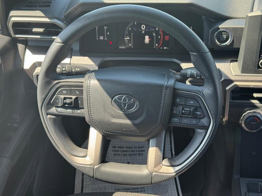 Used 2025 Toyota 4Runner SR5 AWD/4WD image 13