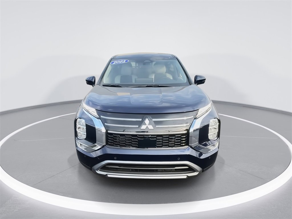 New 2025 Mitsubishi Outlander SE image 3