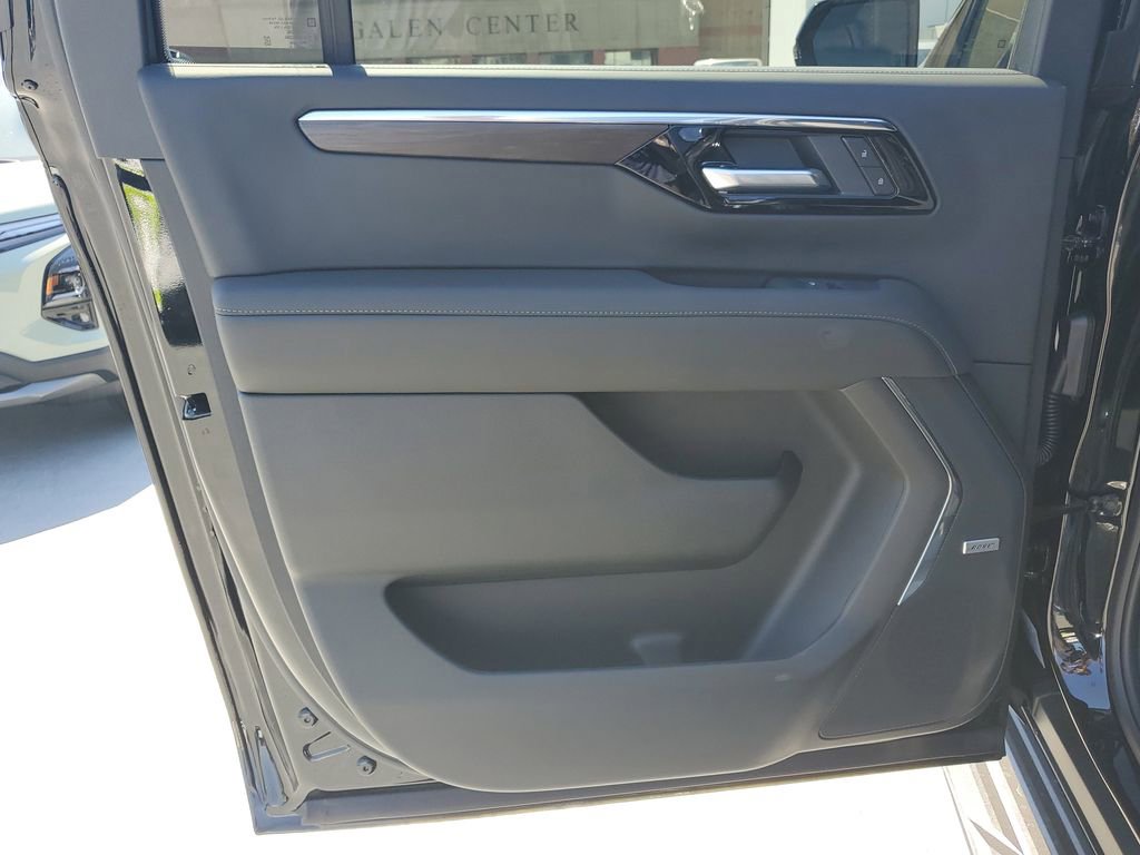 New 2026 Chevrolet Suburban LT w/ Comfort Package image 17