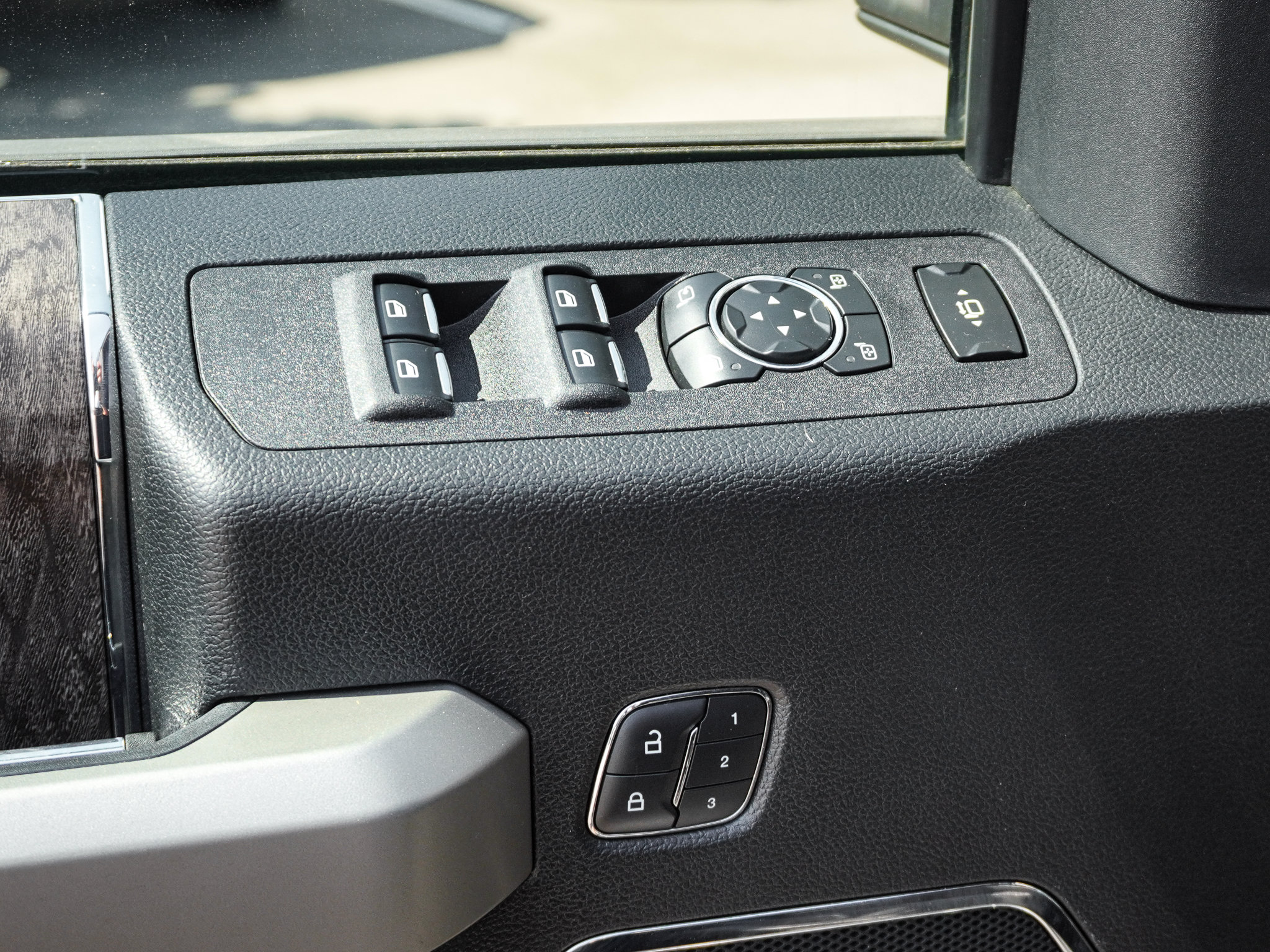 Used 2017 Ford F350 Lariat AWD/4WD image 15