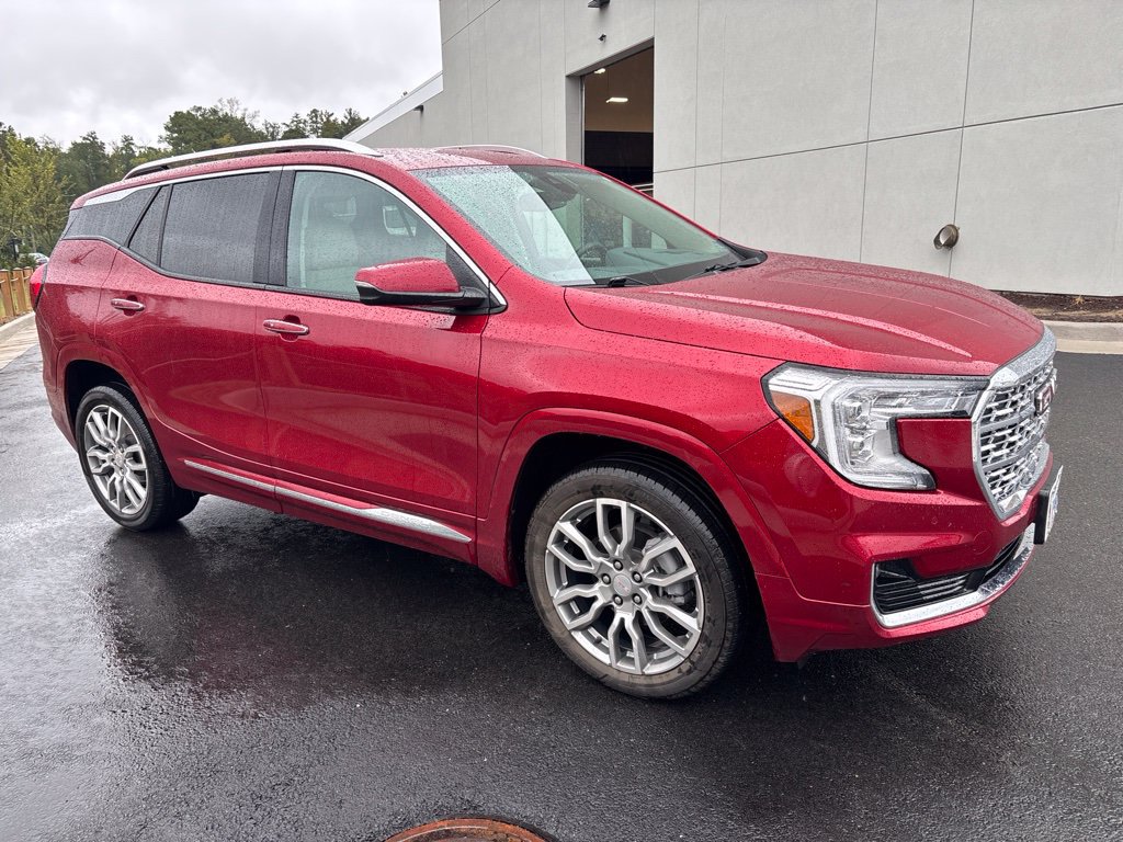 Used 2023 GMC Terrain Denali w/ LPO, Floor Liner Package AWD/4WD image 3