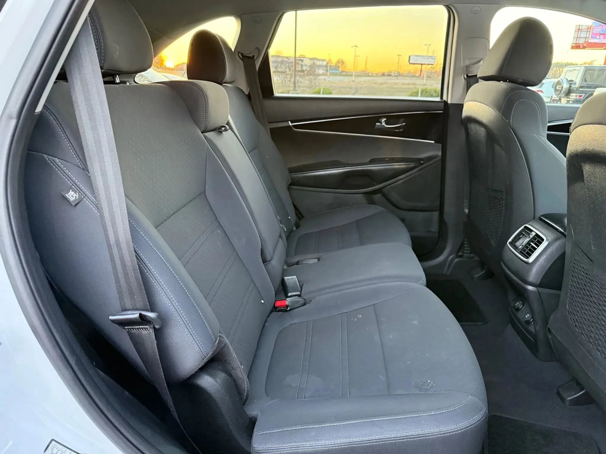 Used 2019 Kia Sorento LX image 20