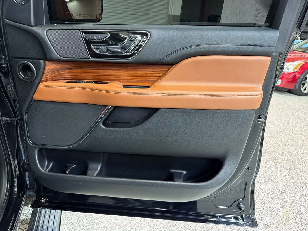 Used 2019 Lincoln Navigator Reserve AWD/4WD image 44