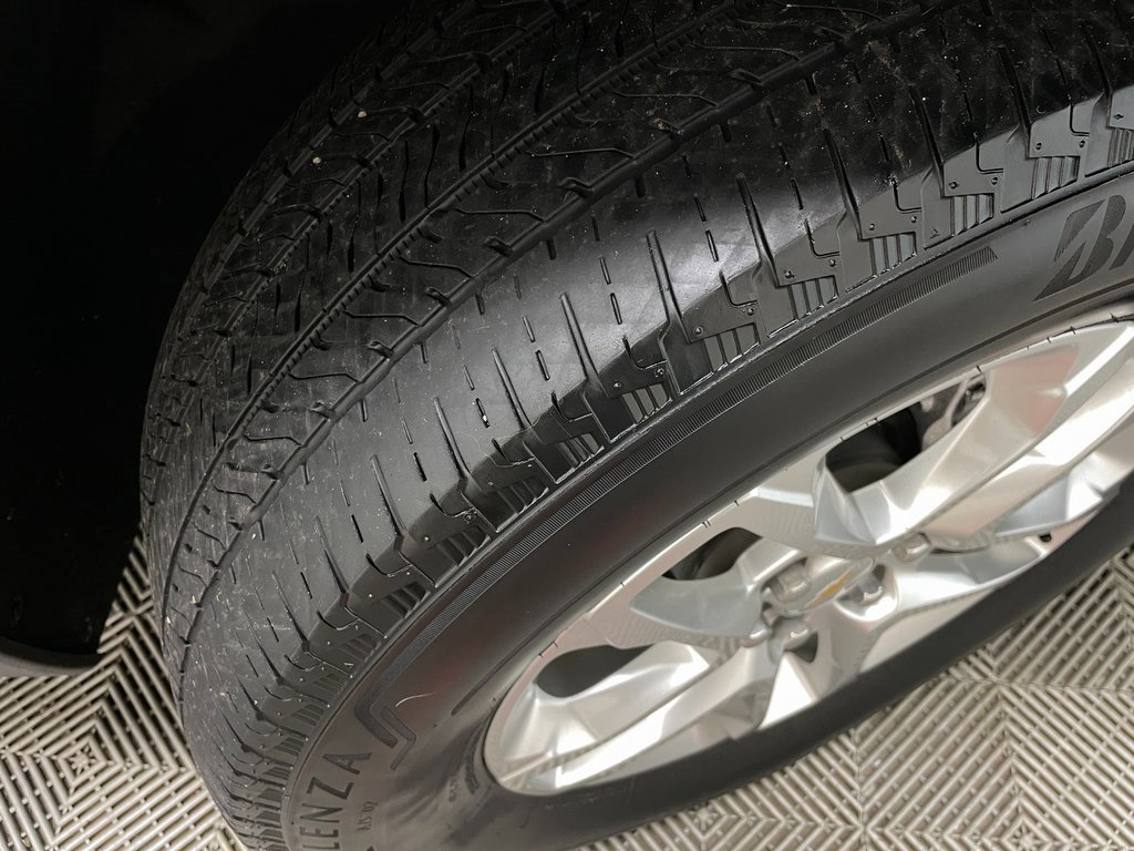 Used 2021 Chevrolet Traverse LT image 45