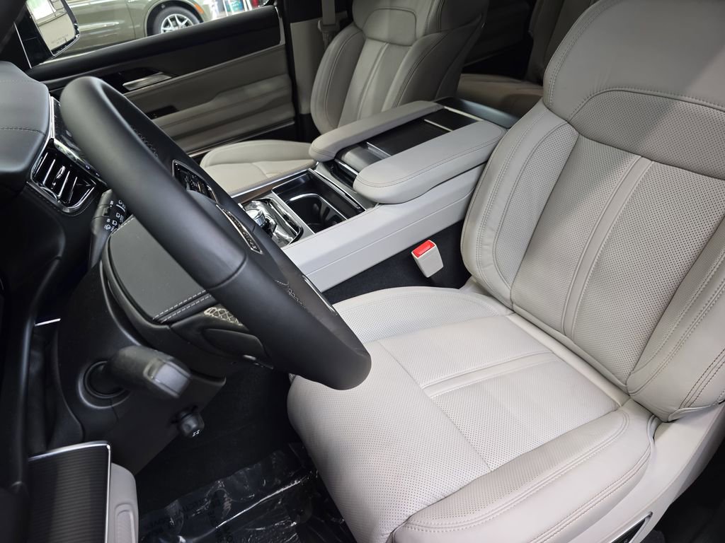 New 2026 Jeep Grand Wagoneer Summit AWD/4WD image 15