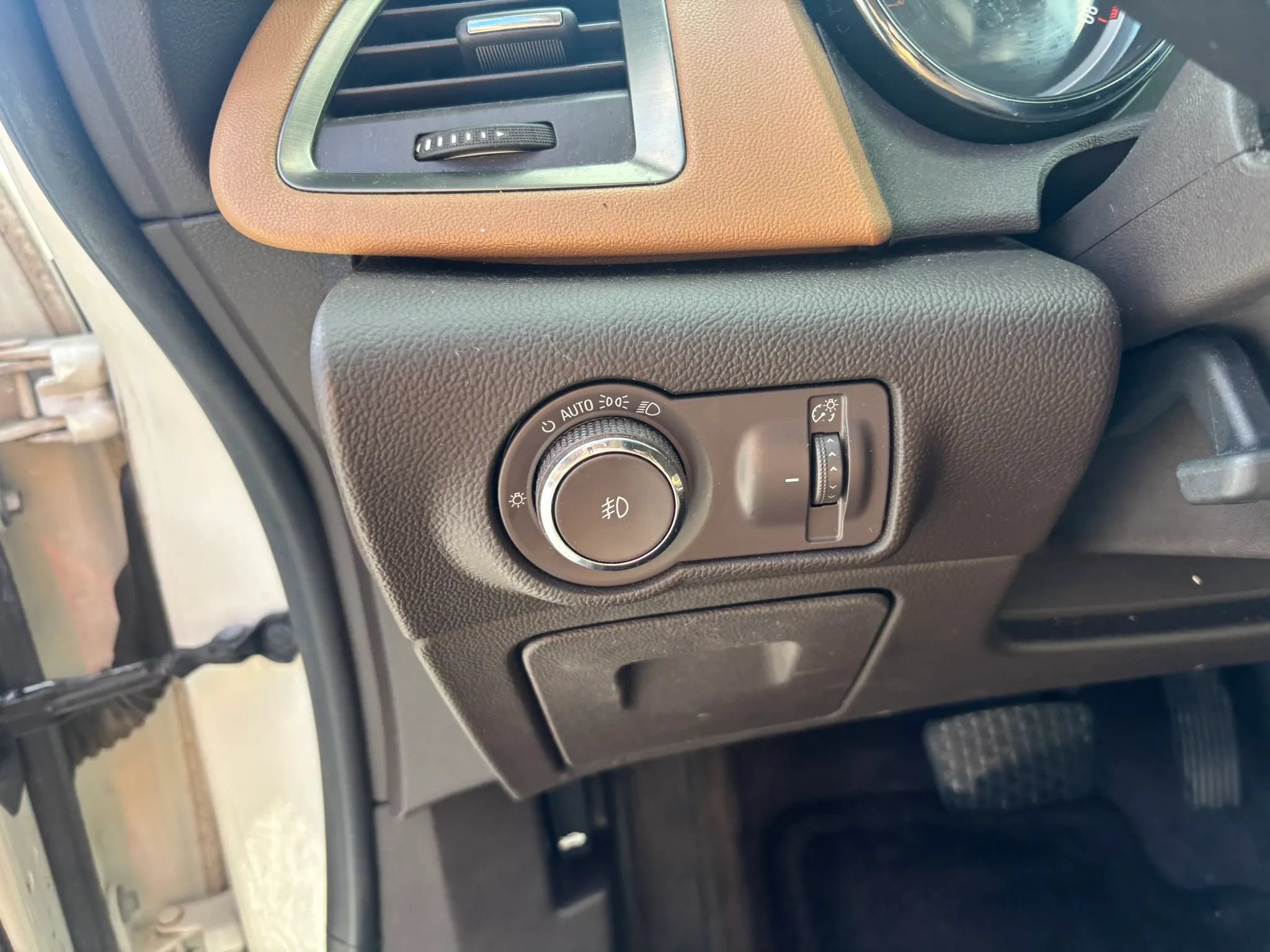 Used 2012 Buick Verano Leather FWD image 20