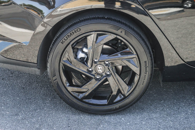 Certified 2026 Hyundai Elantra Sport FWD image 15