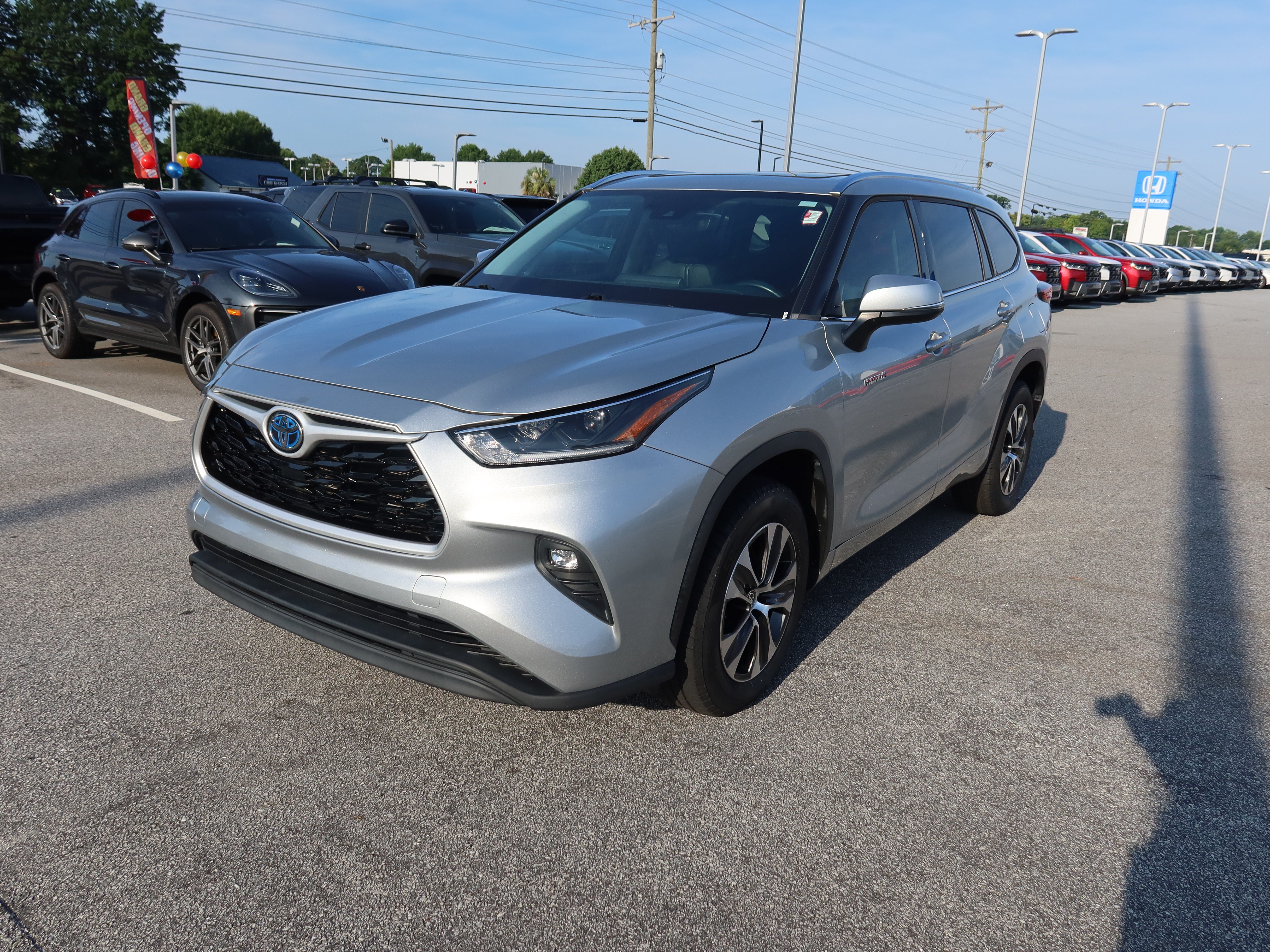 Used 2021 Toyota Highlander XLE FWD image 9
