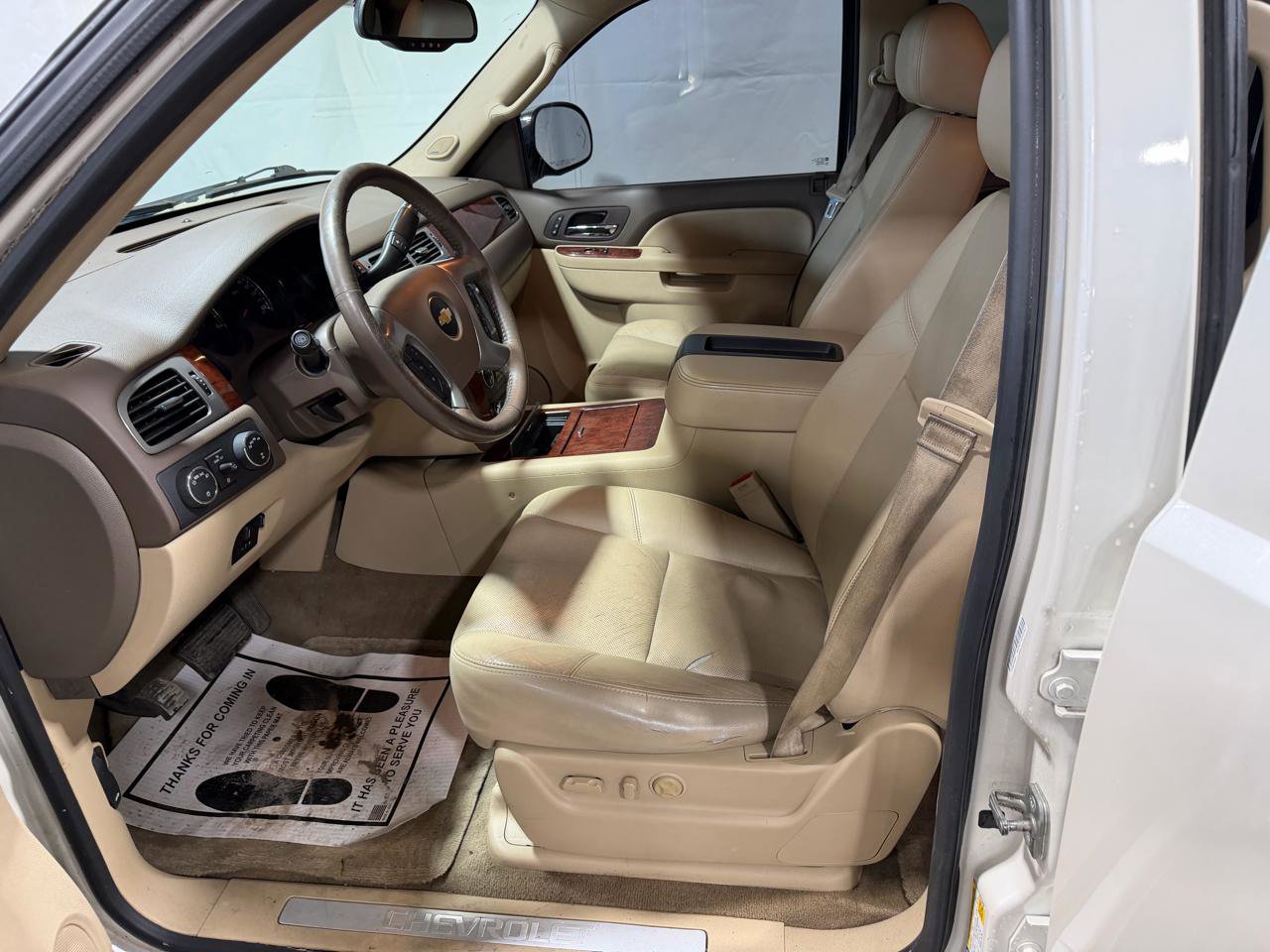 Used 2014 Chevrolet Suburban LTZ image 25