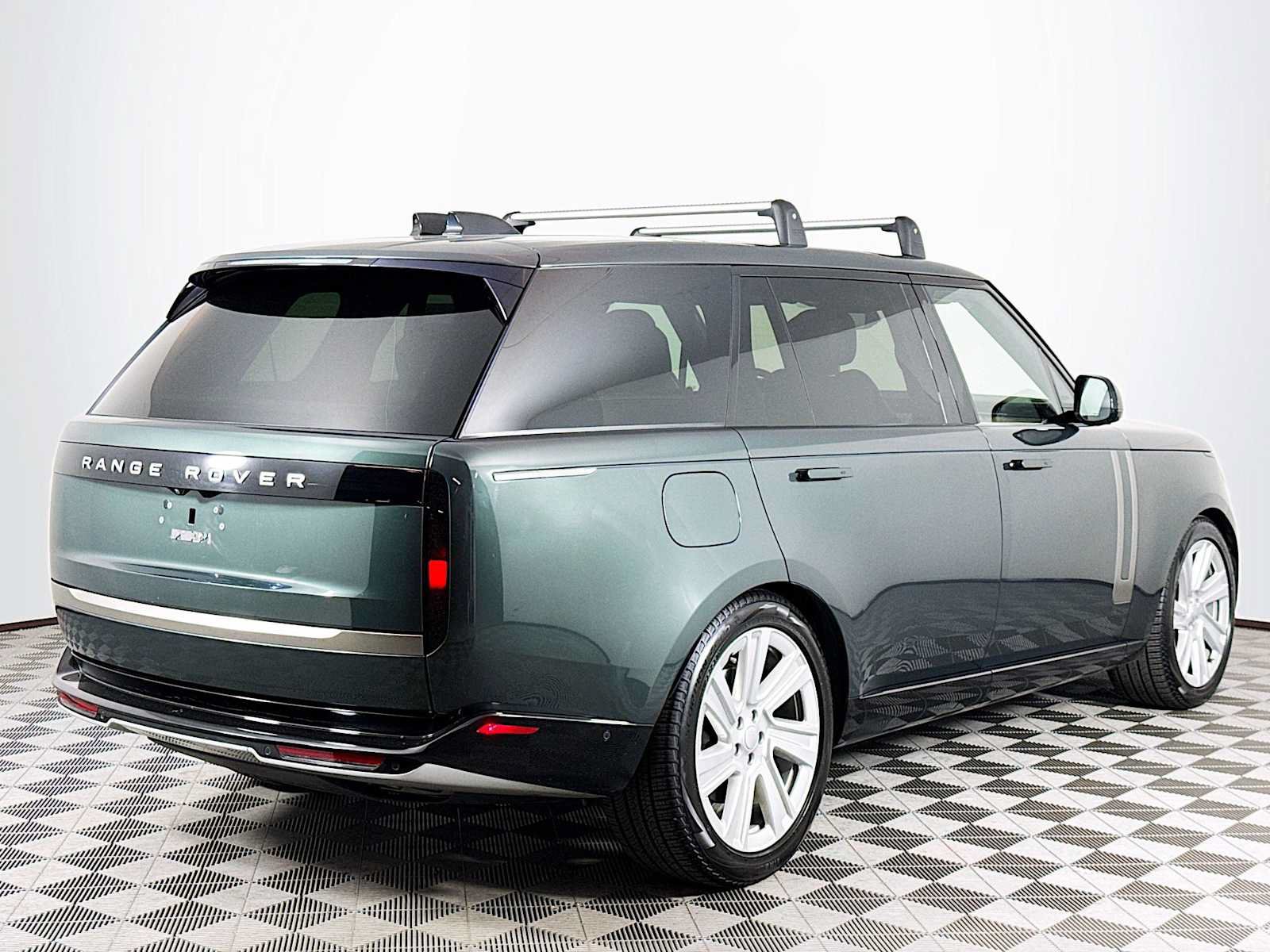 Used 2022 Land Rover Range Rover Long Wheelbase SE AWD/4WD image 5