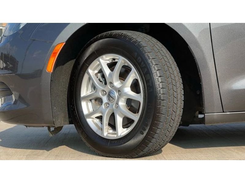 Used 2020 Chrysler Voyager Lxi image 55