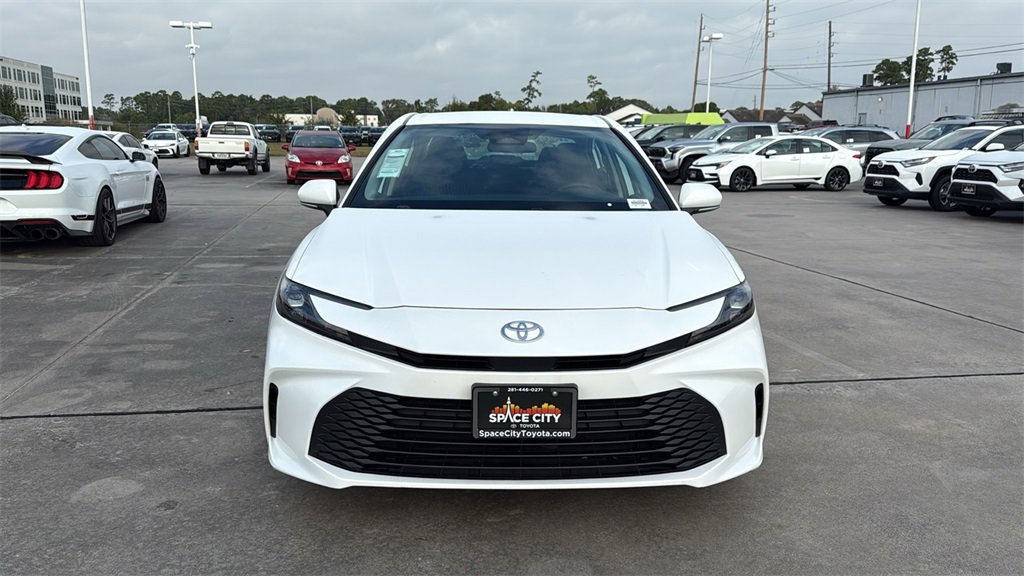 Used 2025 Toyota Camry LE image 2