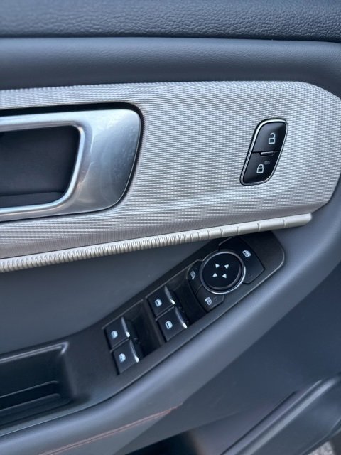 Used 2025 Ford Explorer Active w/ Active Comfort Package image 12