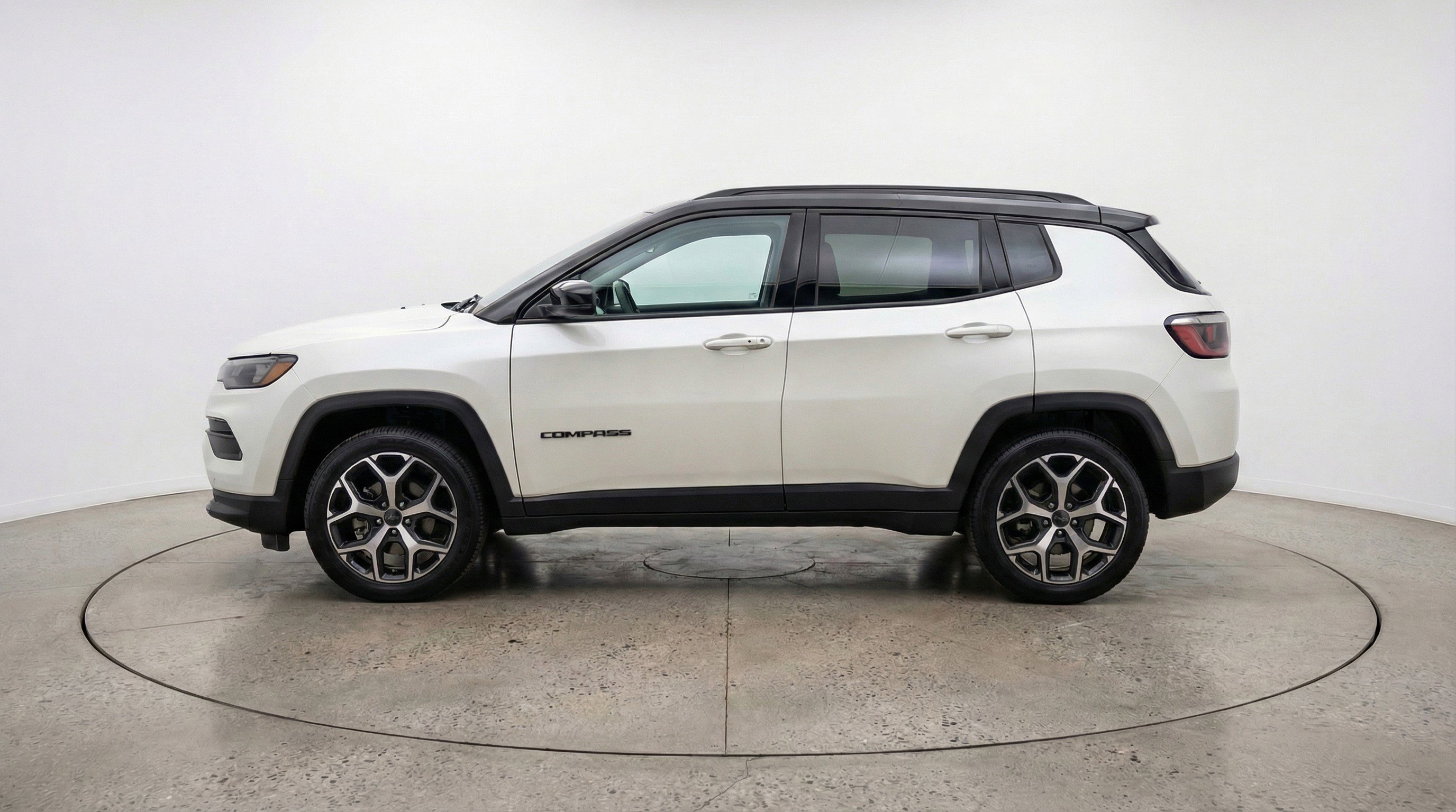 Used 2025 Jeep Compass Limited image 5