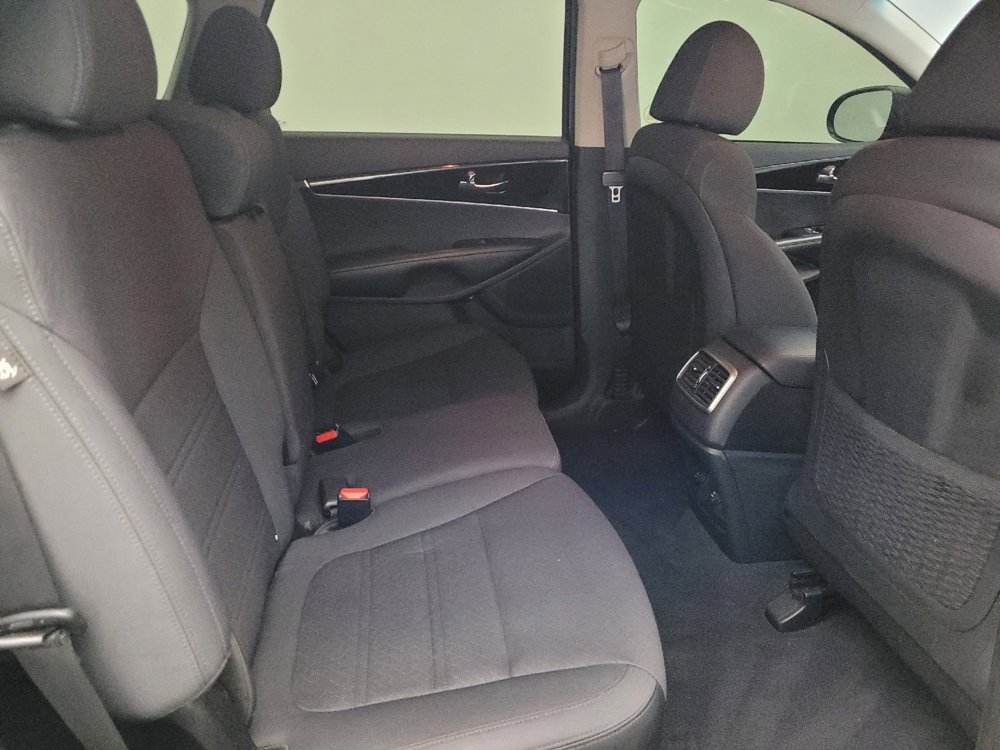 Used 2020 Kia Sorento LX FWD image 19