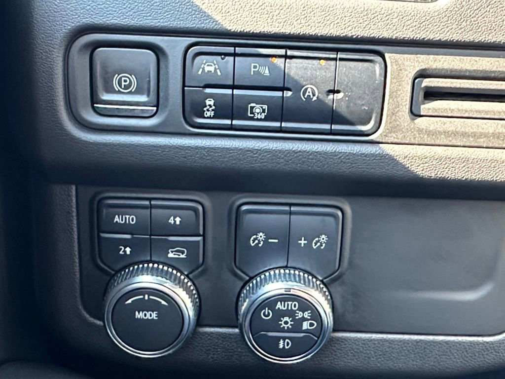 Used 2023 GMC Yukon SLT w/ SLT Luxury Package image 21